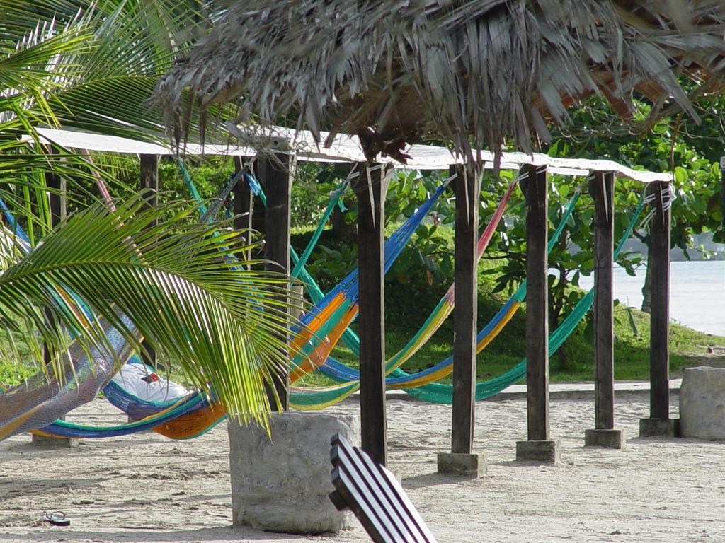 Amatique Bay Hotel Пуерто Бариос Екстериор снимка
