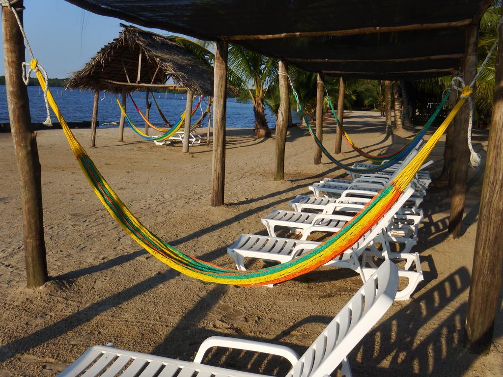 Amatique Bay Hotel Пуерто Бариос Екстериор снимка