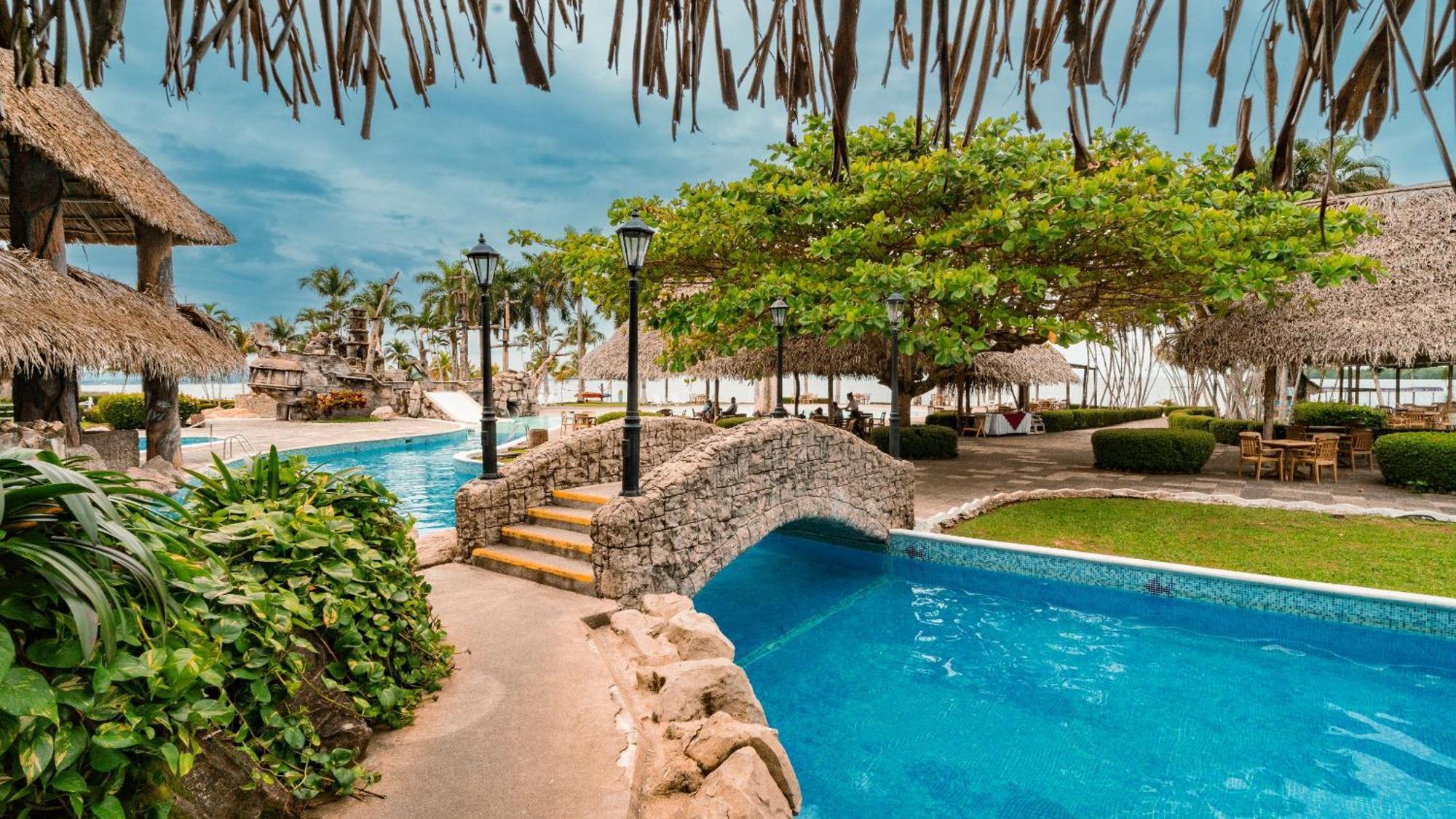 Amatique Bay Hotel Пуерто Бариос Екстериор снимка