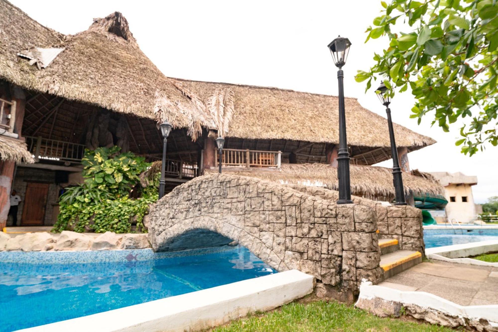 Amatique Bay Hotel Пуерто Бариос Екстериор снимка