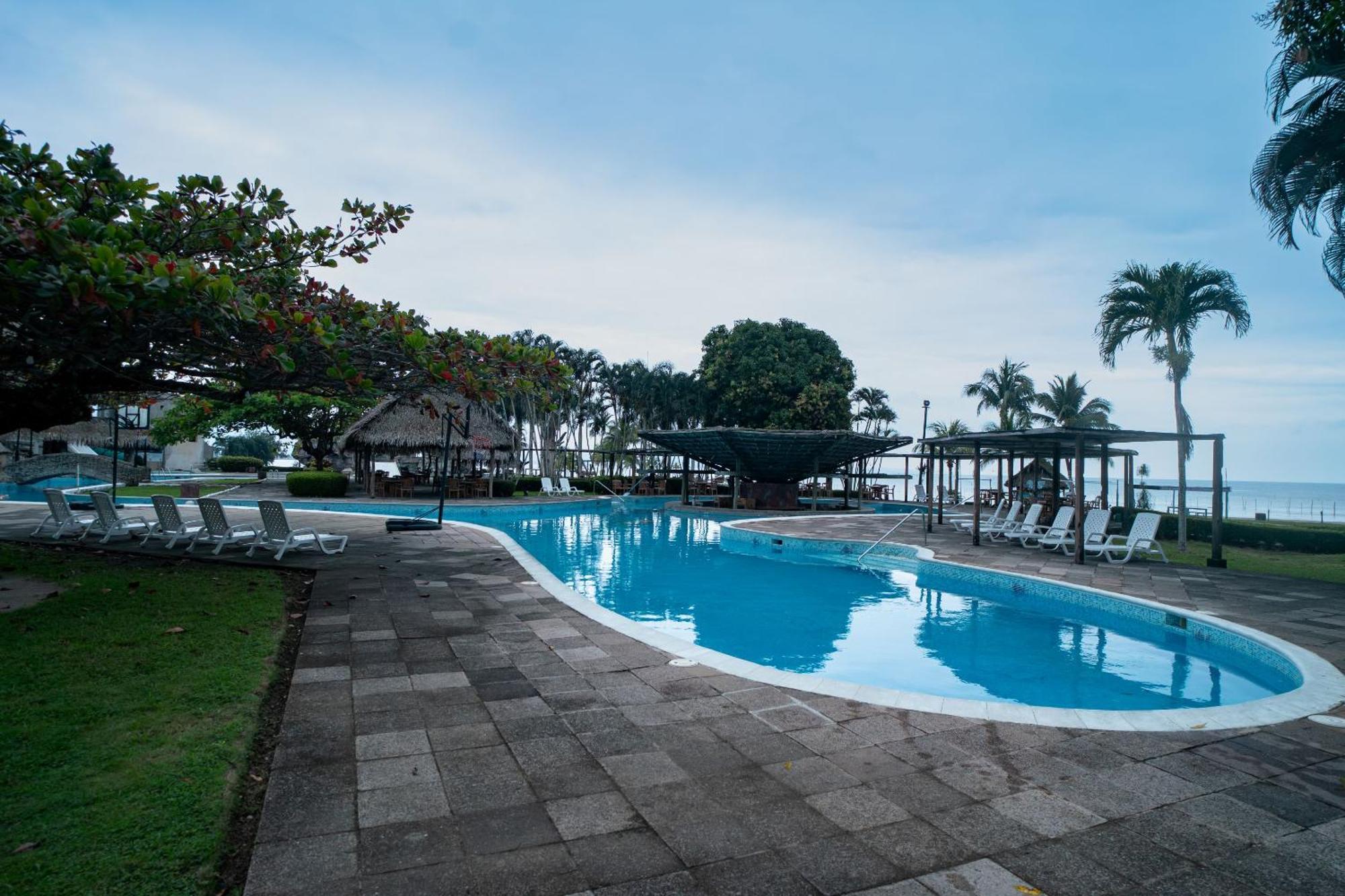 Amatique Bay Hotel Пуерто Бариос Екстериор снимка