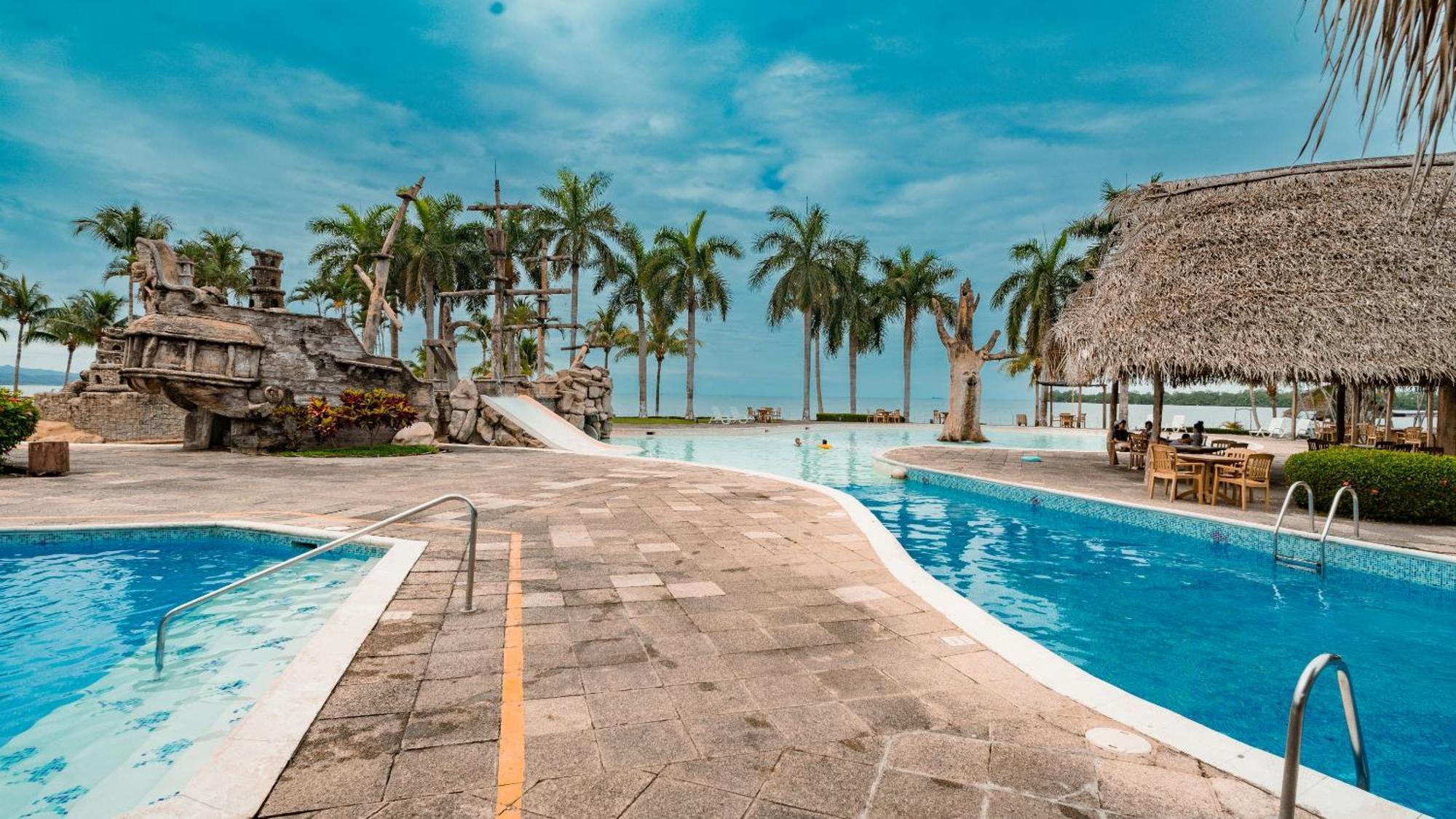 Amatique Bay Hotel Пуерто Бариос Екстериор снимка